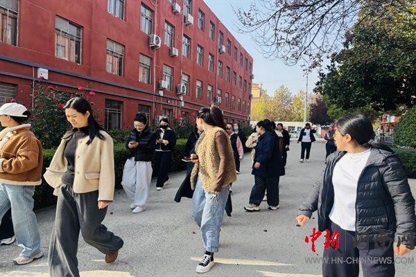 Уͬģɳ֮ԼСѧҳίԱύԲĻ  