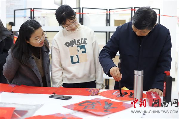 �����н����鷨�о����뿪���н��������ֻ��ص�ί��չ��д���� ��ף�����